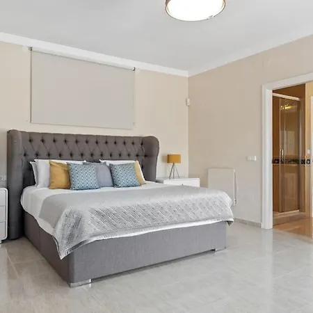 El Paraiso Villa *
